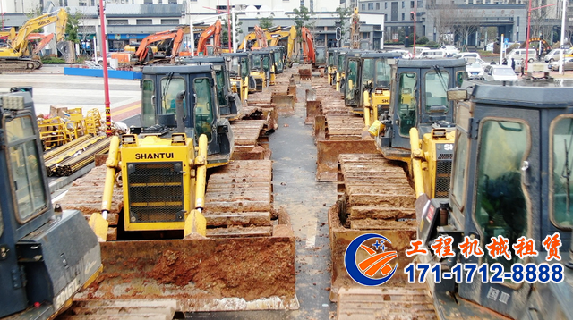 雷神山推土機集結 雷神山推土機集結