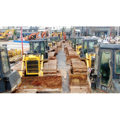 武漢雷神山應急醫院火速開工：推土機10臺就位